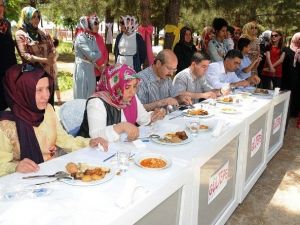 Anneler Yaptıkları Yemeklerle Yarıştı