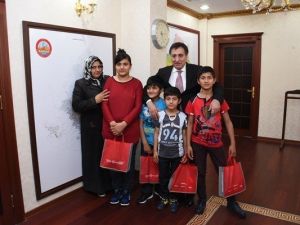 4 Kardeşin İşitme Cihazı Sevinci