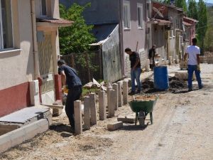 Yediler Mahallesi’nde Yol Ve Kaldırım Yenileme Çalışmaları Başladı