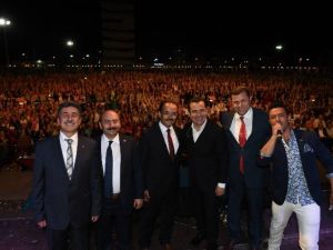 Uşak’ta Ferhat Göçer Rüzgarı