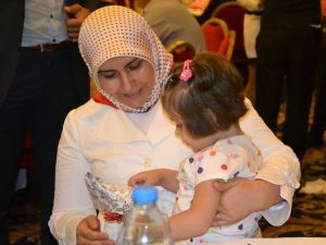 Vali Bektaş Ve Eşi Esma Bektaş Koruyucu Aileler Ve Çocuklarıyla Buluştu