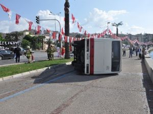 Askeri Midibüs Devrildi: 6 Yaralı