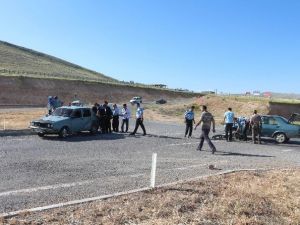 Yunak’ta İki Otomobil Çarpıştı: 4 Yaralı