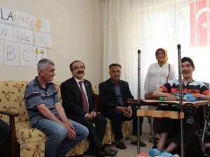 Vali Coş’tan Engelli Yalçına Ziyaret