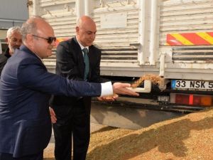 Vali Çakacak, Tarsus Ticaeret Ve Sanayi Odası İle Ticaret Borsası’nda İncelemelerde Bulundu