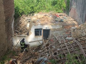 Metruk Evde Çıkan Yangına Kafalarda Soru İşareti Bıraktı