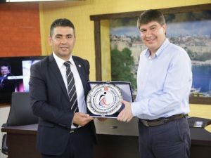 Başkan Türel’e Anlamlı Plaket