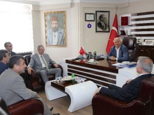 Torbalı’ya 100 Araçlık İş Makinesi Parkı Kuruluyor