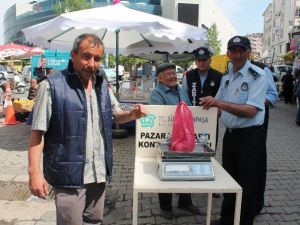 Pazar Yerine Kurulan Tartı Makinesi Vatandaşları Rahatlattı