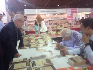 Kitap Fuarı İki Güzel Adamı Buluşturdu