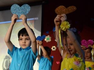 Sarıkamış’ta Mezun Olan Minik Öğrencilerin Gösterisi Büyüledi