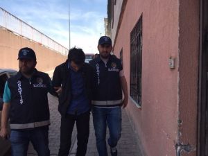 Yaşlı Adamın Bin 500 TL’sini Alan Zanlı Polisten Kaçamadı