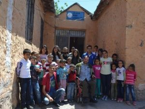 Gençler Köy Okulunu Ziyaret Etti