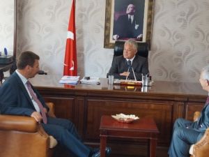 MHP’li Vekilden CHP’li Belediye Başkanına Ziyaret