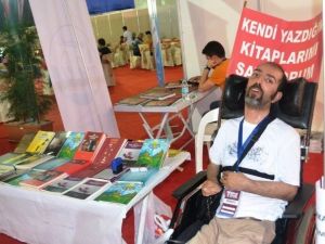 Çiçeği Burnunda Gazeteciler Fuarda