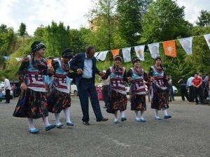 AK Parti Trabzon Milletvekili Adayı Muhammet Balta, Çarşıbaşı Yavuzköy’de Kemençe İle Karşılandı