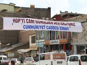 Esnaftan HDP’ye Pankartlı Destek