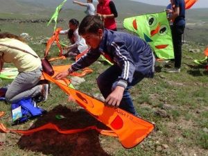Digor’da Uçurtma Şenliği Renkli Görüntülere Sahne Oldu