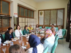 Aile Eğitimi Kursuna Katılan Annelere Sertifikaları Verildi