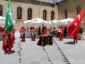 Sevgi Evleri Kermes Açtı