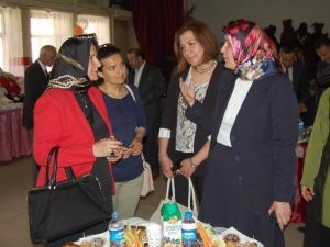 Kız Öğrencilerinden Yılsonu Sergisi