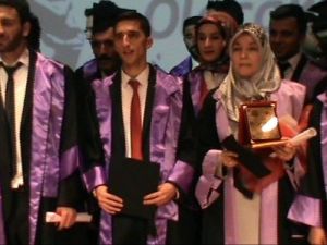 Diplomasını Torununun Elinden Aldı