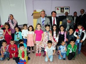 Prof. Dr. Çaha Çocuklara Süt Dağıttı