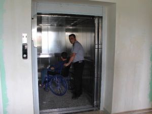 Hisarcık İlçe Hastanesinde Yeni Sedye Asansör Hizmete Girdi