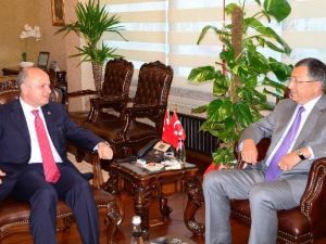 Büyükelçi Tüymebayev’den Vali Çakacak’a Ziyaret