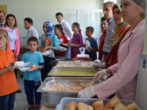 Süt Gününde Sütlaç Dağıtıldı