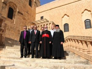 Vali Koçak’tan Deyrulzafaran Manastırı’na Ziyaret