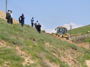 Yüksekova Belediyesi’nin Yol Yapım Çalışmaları Sürüyor
