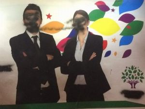 Afişleri Boyayan 2 Kişiye Seçim Kanununa Muhalefetten İşlem