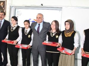 Elazığ’da Fatih Projesi Kapsamında Tablet Dağıtıldı