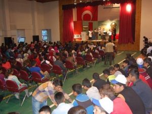 Muş’ta ‘Ya Umutlarda Biterse’ Adlı Tiyatro Oyununu Sahnelendi