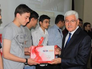 Karaman’da Öğrencilere Tablet Bilgisayar Dağıtımı