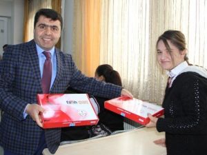 Van’da Tablet Dağıtımı