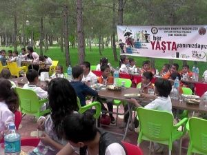 Polisler Öğrencilerle Piknikte Buluştu