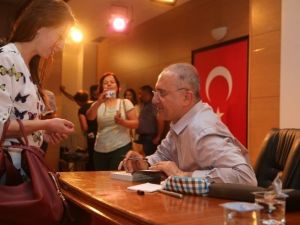 Murathan Mungan Buca’da Okurlarıyla Buluştu