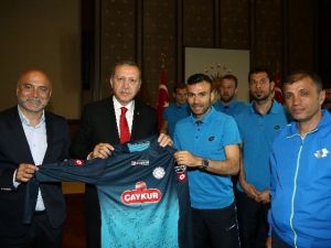 Çaykur Rizespor’dan Cumhurbaşkanı Erdoğan’a Sürpriz Ziyaret