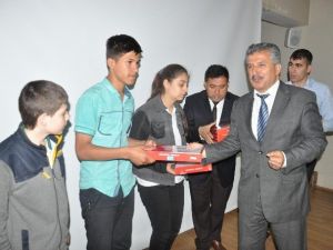 Muş’ta Öğrencilere Tablet Bilgisayar Dağıtıldı