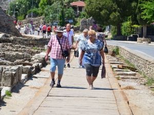 Side Antik Kentine Ahşap Yaya Yolu