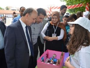 Öztürk Bilim Fuarını İnceledi
