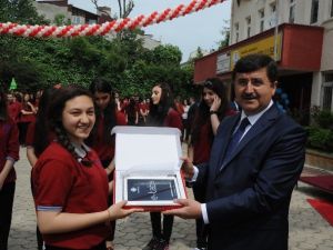 Trabzon’da Farih Projesi Kapsamında Tablet Dağıtıldı