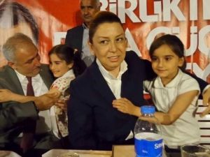 AK Partili Adaylar, Özal Mahallesi’ni Ziyaret Etti