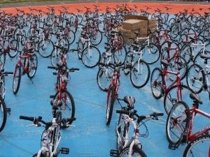 Obezite İle Mücadele Ve Fiziksel Aktivite İçin Öğrencilere Bisiklet Dağıtıldı