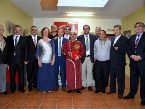 Eskişehirli Sanatçısı Battal Gazi Barlas, Belçika’da ’’Yunus Emre’yi’ Fotoğraflarla Tanıttı