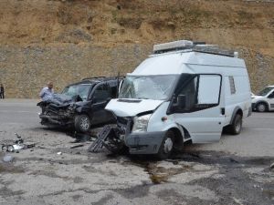 İki Kişinin Yaralandığı Kaza Güvenlik Kamerasında