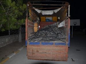 Çaldıkları 1 Ton Bakır Kabloyla Birlikte Yakalandılar