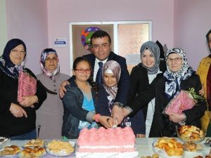 Taşçı’dan Kursiyerlere Kur’an-ı Kerim Sürprizi